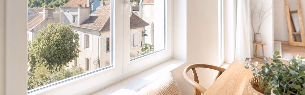 Fenêtre double vitrage neuve dans une maison de bourg